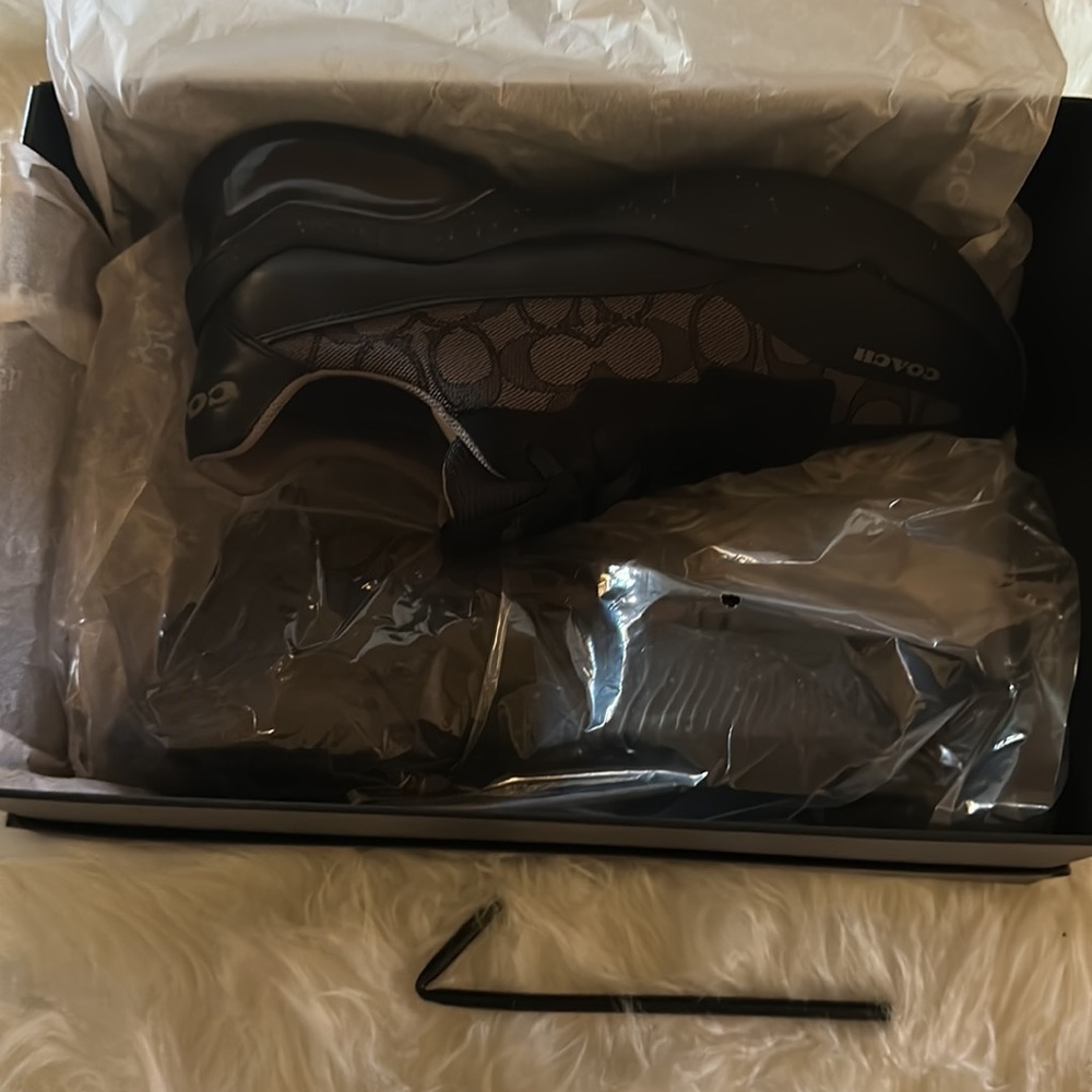 New Coach tennis shoes for man. - Picture 2 of 3